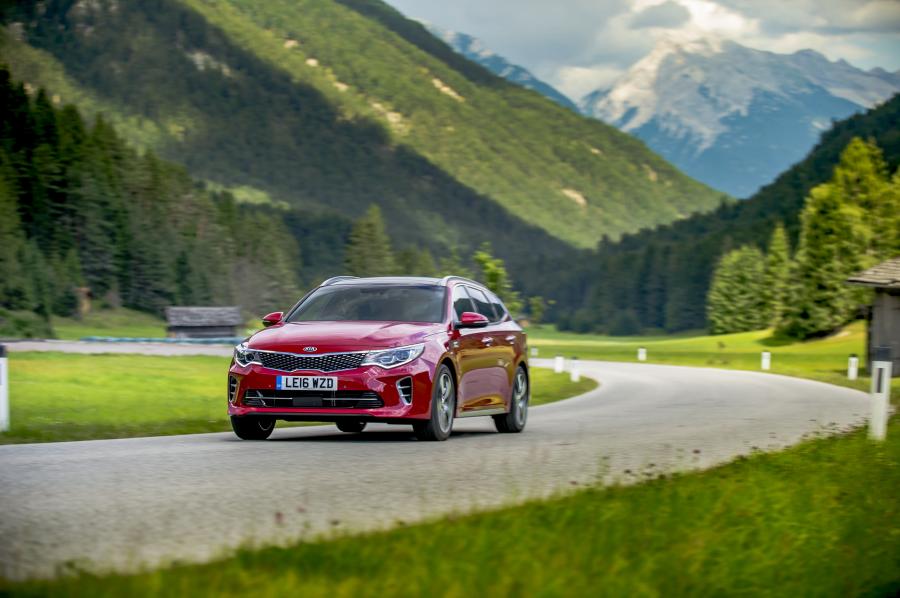  Kia Optima Sportswagon GT Line 2016 года  (UK) (фото 21 из 31)